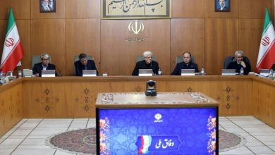 عارف: نوسان روزانه قیمت‌ها بیش از گرانی، مردم را تحت فشار روانی قرار داده است