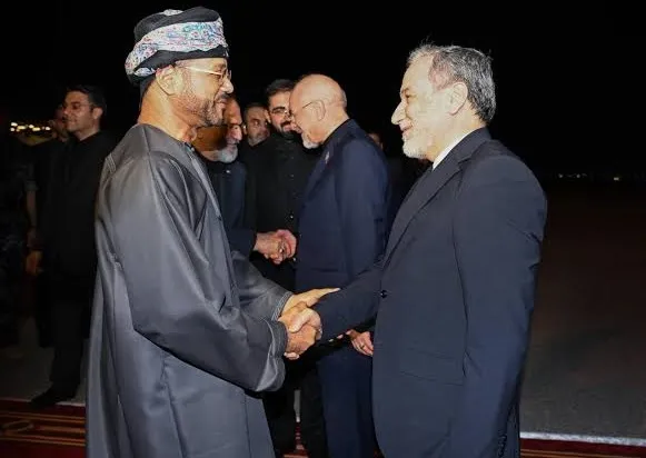 صداوسیما: آغاز جلسات تثبیت مدیریت جدید تنگه هرمز با حضور هیئت ایرانی و سلطان عمان / آنچه از روند مذاکرات برمی‌آید، تأکید طرف ایرانی بر این موضوع است که مدیریت تنگه هرمز به وضعیت پیش از تجاوز آمریکا و رژیم صهیونیستی بازنخواهد گشت