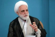 رئیس قوه قضائیه: مذاکره به هیچ وجه به معنای تسلیم در برابر آمریکا نیست، اما متأسفانه گاهی برخی از افراد بی‌توجهی می‌کنند و سخنانی بر زبان می‌رانند که دشمن را در توهم وجود اختلاف و انشقاق در داخل کشور فرو می‌برد