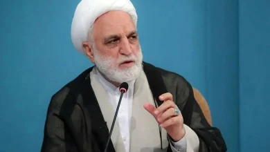 رئیس قوه قضائیه: مذاکره به هیچ وجه به معنای تسلیم در برابر آمریکا نیست، اما متأسفانه گاهی برخی از افراد بی‌توجهی می‌کنند و سخنانی بر زبان می‌رانند که دشمن را در توهم وجود اختلاف و انشقاق در داخل کشور فرو می‌برد