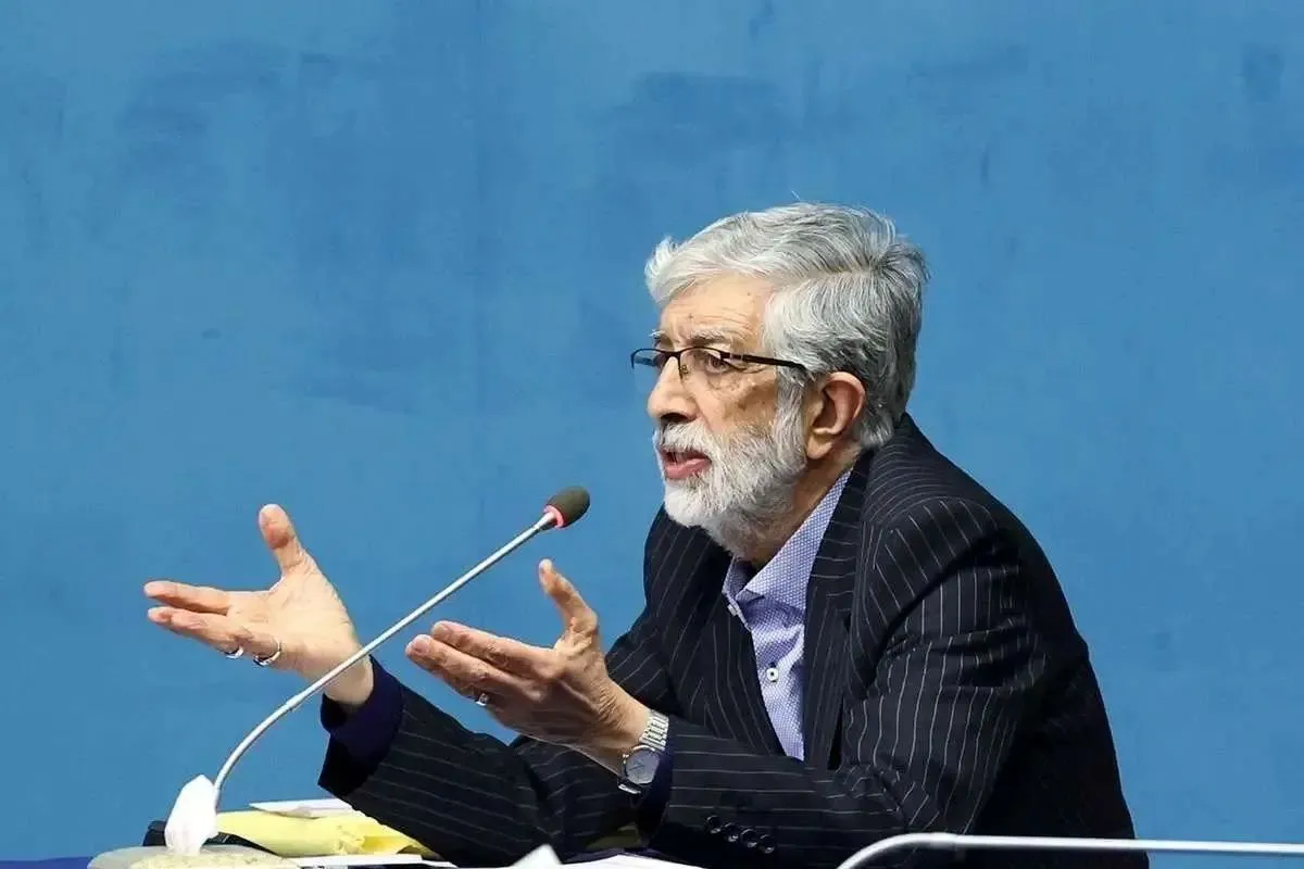 حداد عادل: رهبر انقلاب در بند اول بیانیه خود می‌گویند مسئولانی که در مسیر رسیدن به این مرحله تلاش کردند، حسن نظر دارند، یعنی اگر کسانی مسئولان در حال مذاکره را خائن و وطن فروش بنامند، منطبق با نظر ایشان نیست