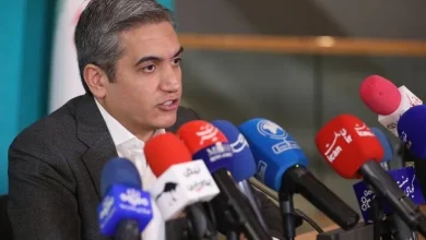 عضو کمیسیون اجتماعی مجلس: روش ۵۰ نفر که با صدور بیانیه تجمع به دنبال فشار بر نهاد‌های ذی صلاح هستند را به ضرر نظام، دشمن شادکن و مغایر با منش رهبر شهید و رهبر انقلاب میدانم / اکثریت نمایندگان مخالف چنین اقداماتی هستند
