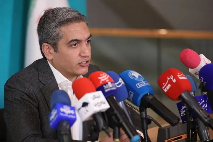 عضو کمیسیون اجتماعی مجلس: روش ۵۰ نفر که با صدور بیانیه تجمع به دنبال فشار بر نهاد‌های ذی صلاح هستند را به ضرر نظام، دشمن شادکن و مغایر با منش رهبر شهید و رهبر انقلاب میدانم / اکثریت نمایندگان مخالف چنین اقداماتی هستند