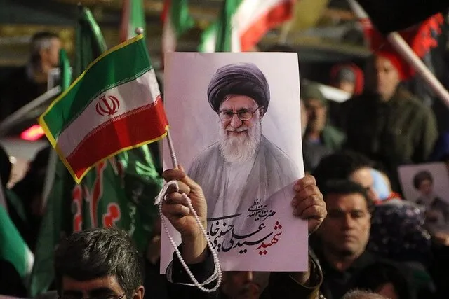 استاندار خراسان‌رضوی: محل خاکسپاری رهبر شهید در حرم رضوی هنوز نهایی نشده / تأکید رهبر معظم انقلاب این بوده که محل خاکسپاری و تدفین پیکر رهبر شهید به گونه‌ای باشد که زیارت امام رضا(ع) تحت تأثیر قرار نگیرد
