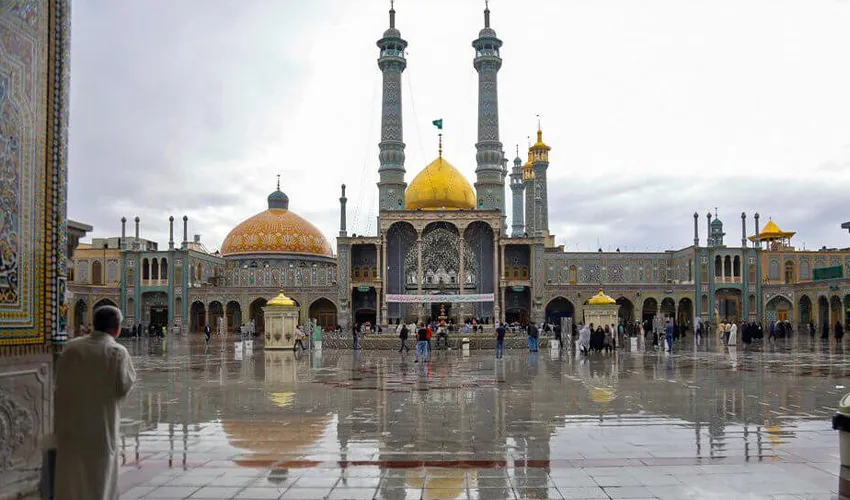 مهر: دفن امانتی پیکر رهبر شهید در حرم حضرت معصومه(س) صحت ندارد