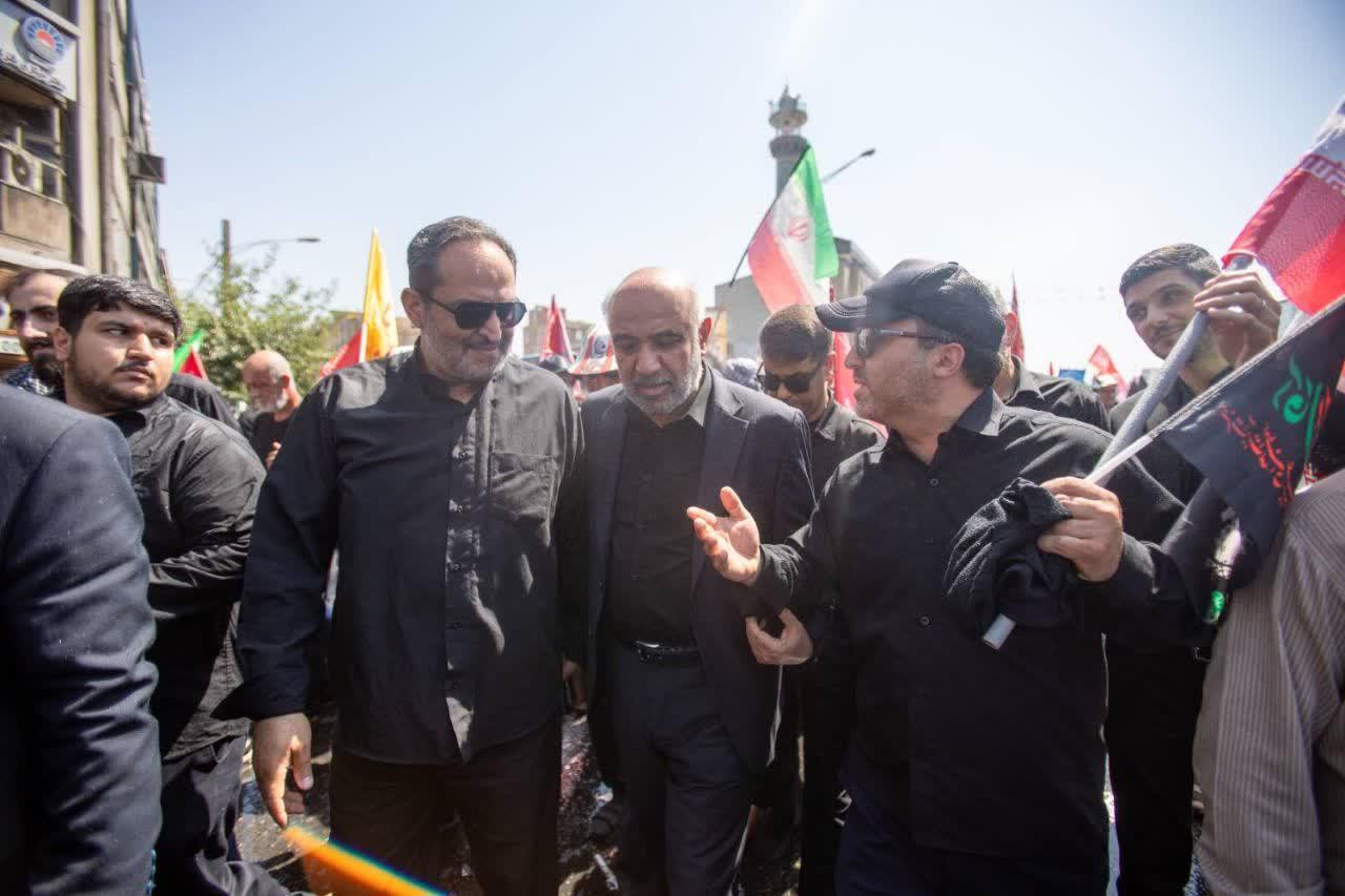 حماسه کارگران و بازنشستگان در تشییع «رهبر شهید»