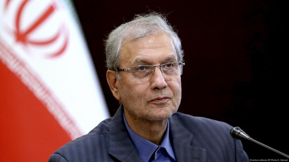 ربیعی: حضور زنان در صحنه، از اصلیترین موانع شکلگیری توطئهها و کودتاهاست/ به زنان نباید صرفاً به عنوان قربانیان جنگ نگریسته شوند