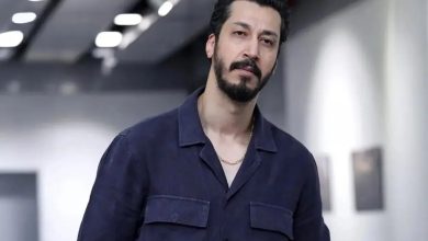 عکس | استایل بهرام افشاری در مراسم تشییع زندهیاد اکبر عبدی