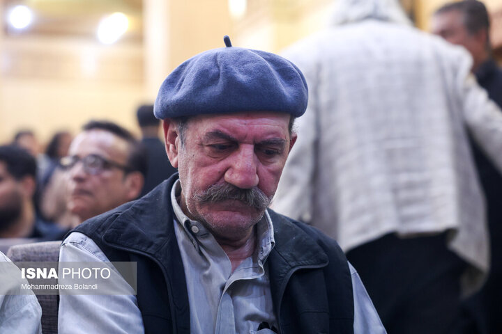 در مراسم یادبود اکبر عبدی چه گذشت؟ چهره‌های سینما، ورزش و هنر در یادبود اکبر عبدی/ از علی دایی و فردوسی‌پور تا پرستویی و جبلی