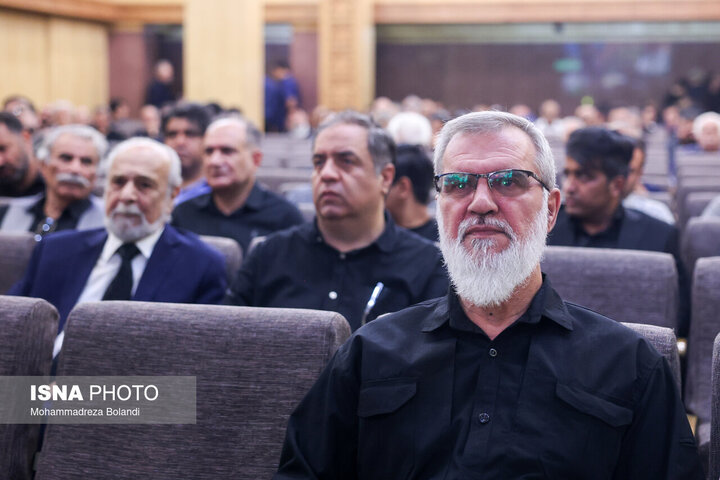 در مراسم یادبود اکبر عبدی چه گذشت؟ چهره‌های سینما، ورزش و هنر در یادبود اکبر عبدی/ از علی دایی و فردوسی‌پور تا پرستویی و جبلی