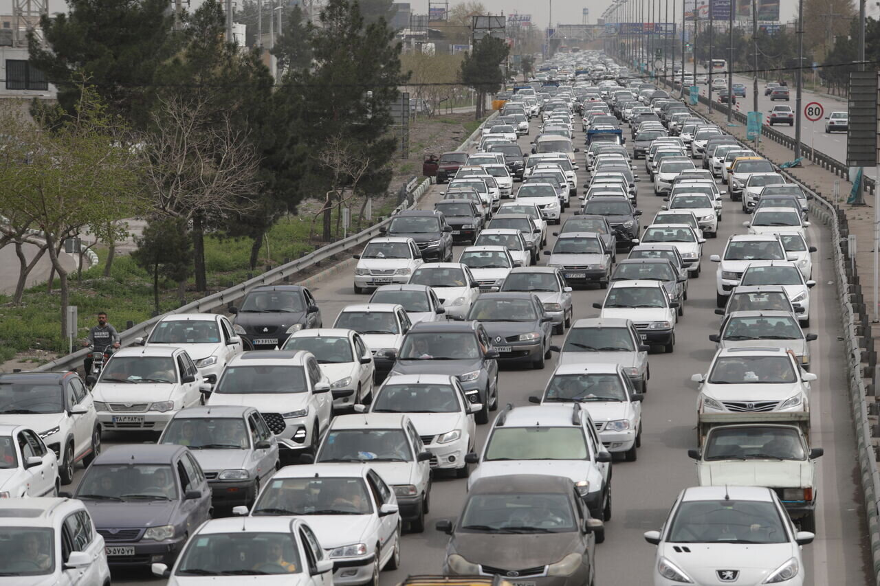 آخرین وضعیت ترافیکی و جوی محورهای مواصلاتی/ ترافیک سنگین در محورهای شمالی و ورودی پایتخت