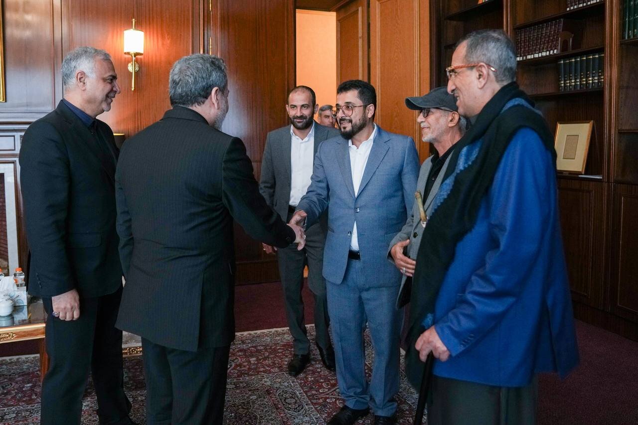 عراقچی: آمادگی ایران برای رفع محاصره و اجرای نقشه صلح یمن + عکس