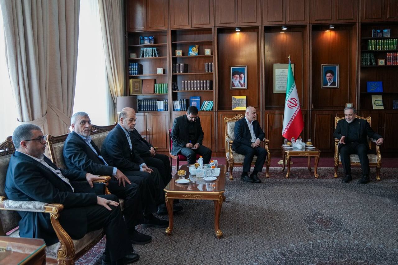 عراقچی در دیدار با درویش؛ حمایت قاطع ایران از تشکیل دولت مستقل فلسطینی به پایتختی قدس شریف + عکس