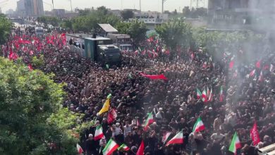 محسنی اژه ای و آملی لاریجانی در مراسم تشییع پیکر رهبر شهید انقلاب+ عکس