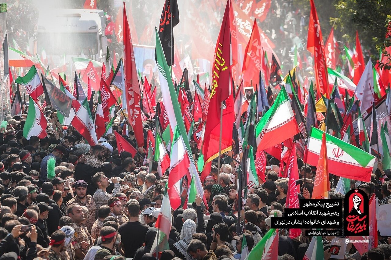 تصاویری جدید از مراسم تشییع پیکر رهبر شهید انقلاب