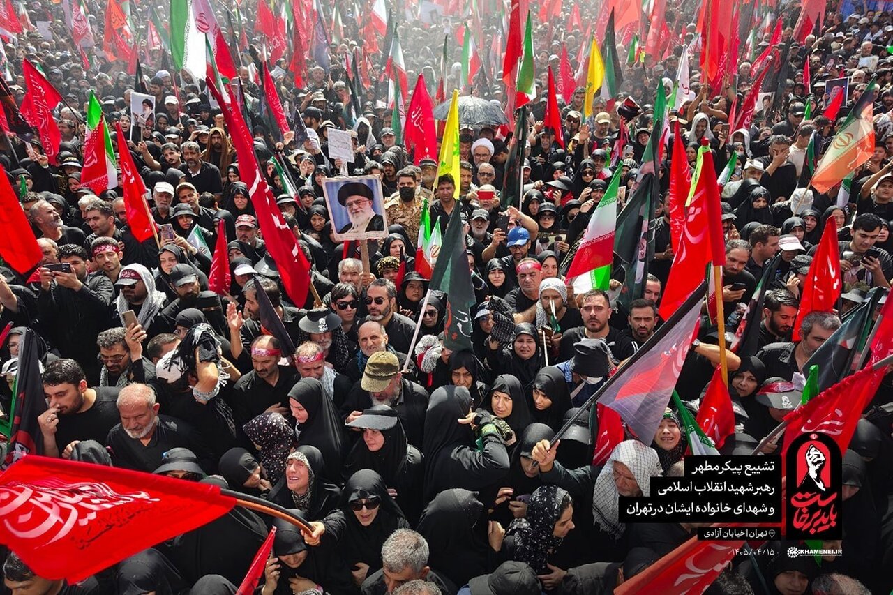 تصاویری جدید از مراسم تشییع پیکر رهبر شهید انقلاب