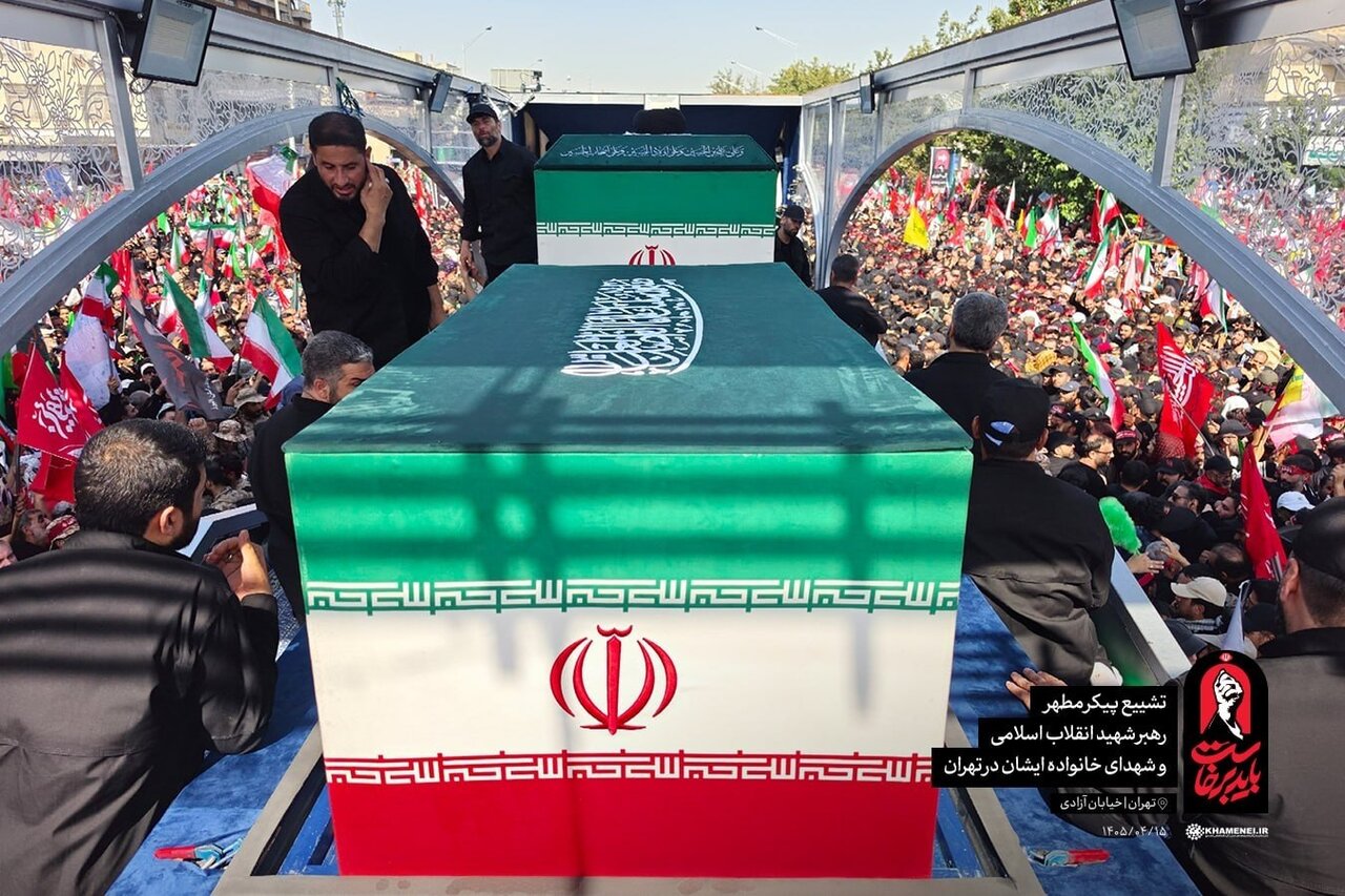 تصاویری جدید از مراسم تشییع پیکر رهبر شهید انقلاب