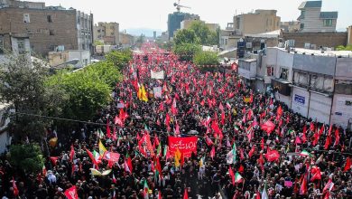 عکسی پربازدید از حاشیه مراسم تشییع پیکر رهبر شهید و خانواده ایشان