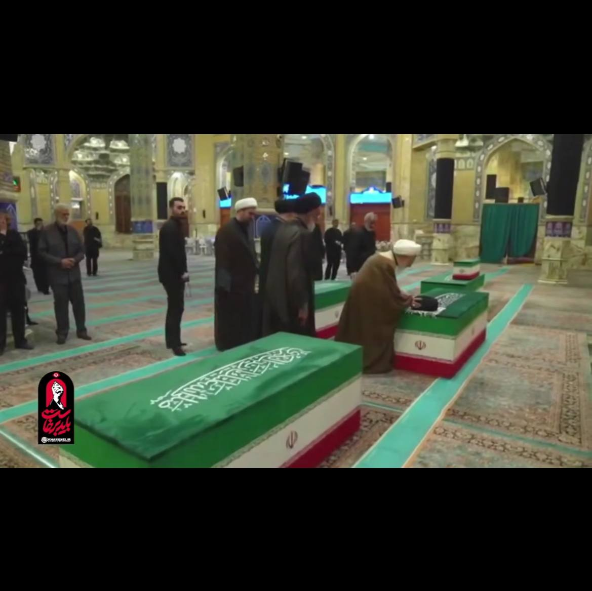 وداع و بوسه آیت الله جوادی آملی بر عمامه رهبر شهید انقلاب