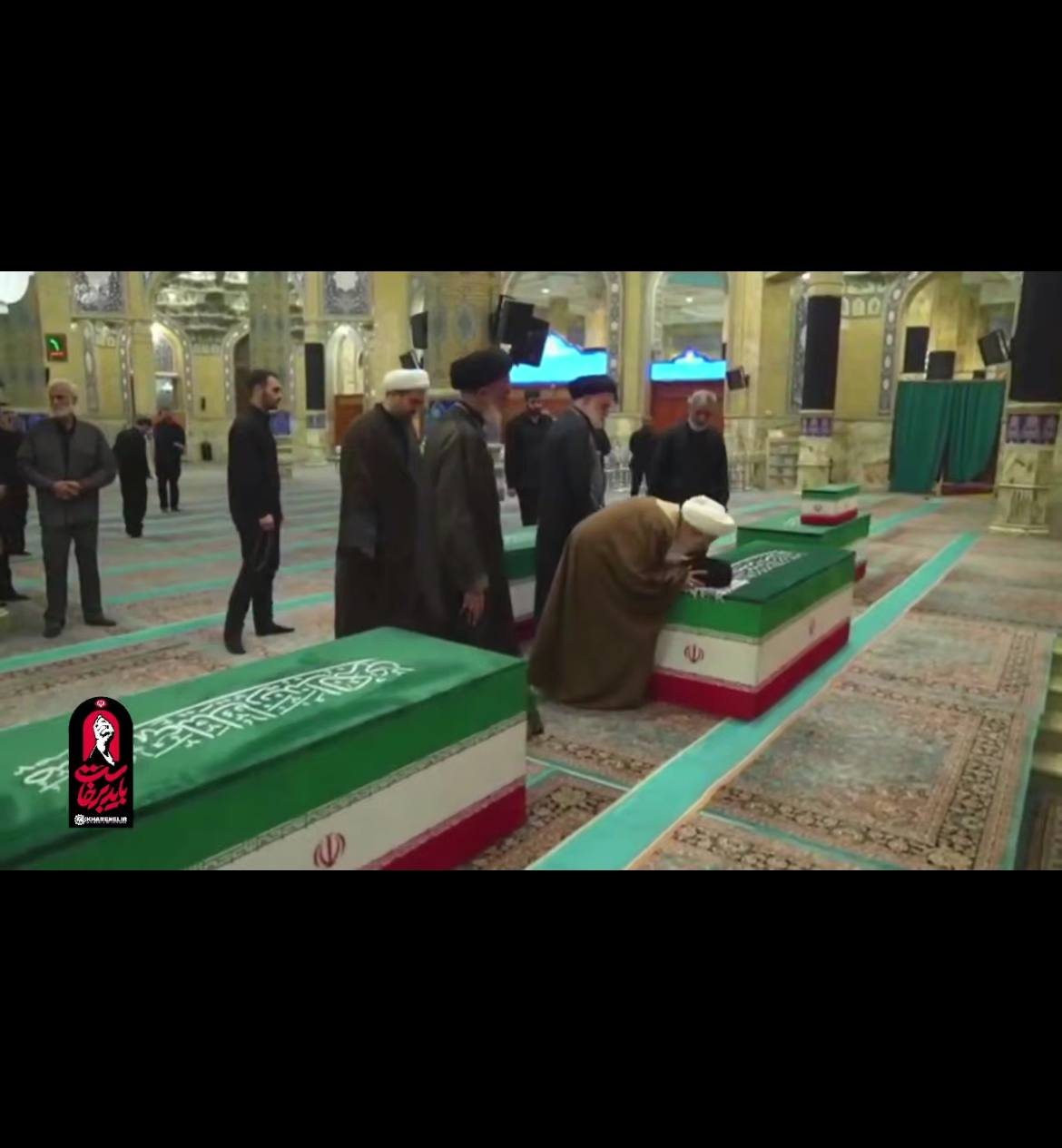 وداع و بوسه آیت الله جوادی آملی بر عمامه رهبر شهید انقلاب