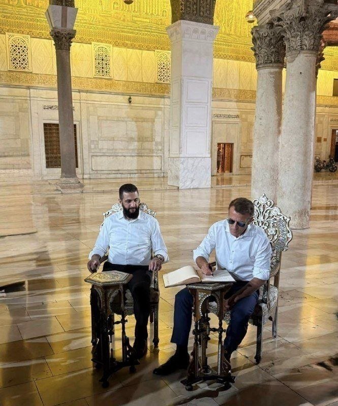 الشرع و مکرون استایل خود را باهم سِت کردند و به مسجد اموی رفتند!/ عکس