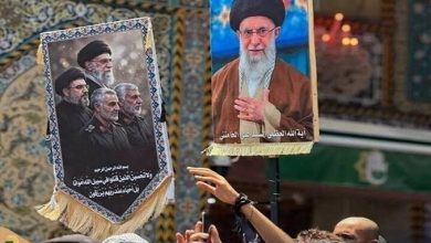 تصویری خاص از پیکرهای خانواده رهبر شهید در کنار حرم حضرت عباس(ع)