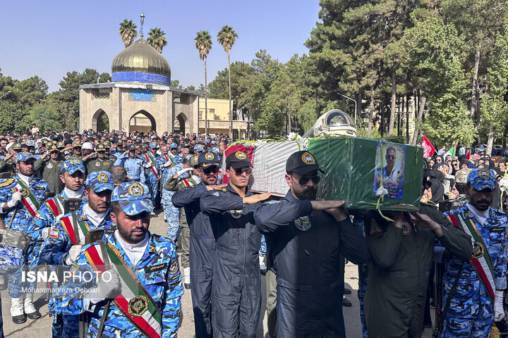 استقبال شیرازی‌ها از پیکر خلبان شهید عملیات پایگاه العدید قطر