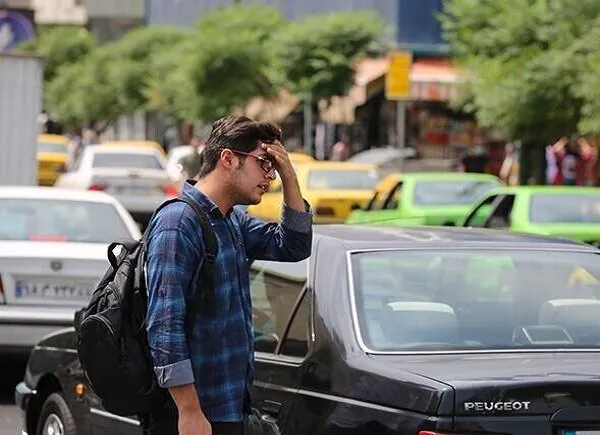 هشدار هواشناسی: افزایش دمای تهران تا ۴ درجه / از لباس‌های روشن و عینک آفتابی استفاده کنید