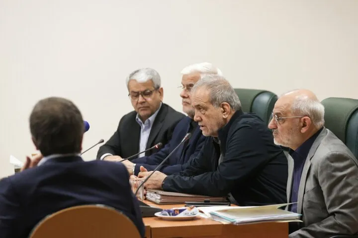 پزشکیان: تأکید بر پرهیز از هر گونه موضعگیری و اظهار نظر تفرقهافکنانه در کشور/ وحدت ملی، مهمترین پشتوانه در خنثیسازی اهداف دشمنان است