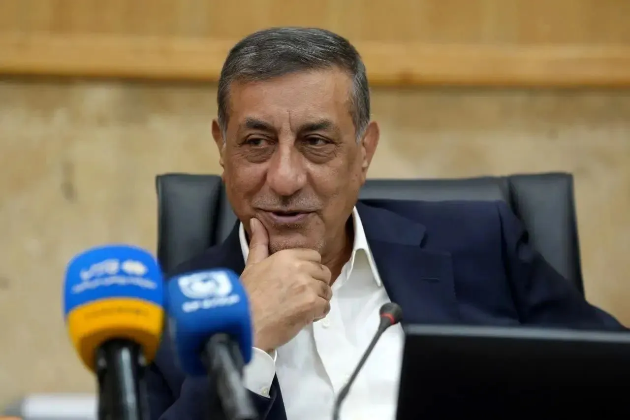 معاون اجرایی رئیس جمهور: هیچ مصوبه شورای عالی امنیت ملی بدون تأیید رهبری، قانونی و اجرایی نیست؛ بنابراین یک عده معدود بر طبل تفرقه نکوبند اگر برای ادامه مذاکره اجازه دهند، با تأیید رهبر انقلاب انجام میشود