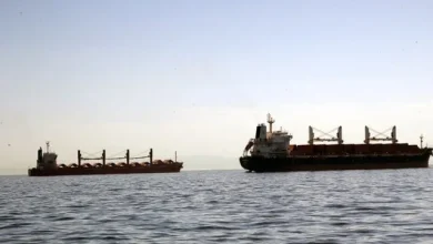 ۲ نفتکش سعودی مجبور به تغییر مسیر در دریای سرخ شدند / برخی منابع: یمن مانع عبور این دو نفتکش شده و آنها را مجبور به عقب نشینی به سمت کانال سوئز کرد