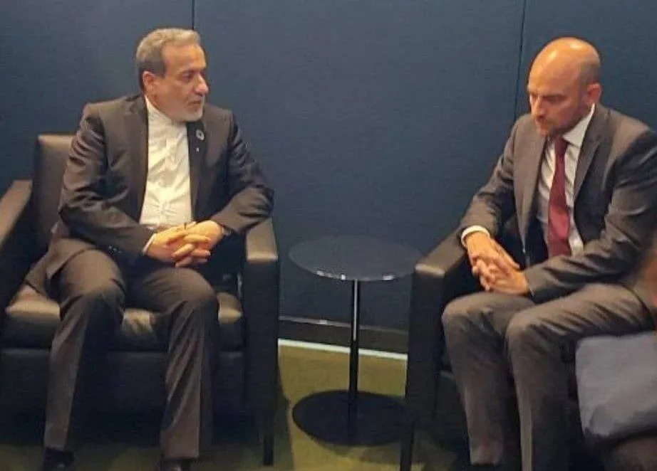 عراقچی در گفتوگو با همتای فرانسوی: رفتار دو دیپلمات فرانسه در تهران غیرقابل قبول است / رعایت قوانین و مقررات کشور پذیرنده لازمه تداوم فعالیت نمایندگیهای خارجی است