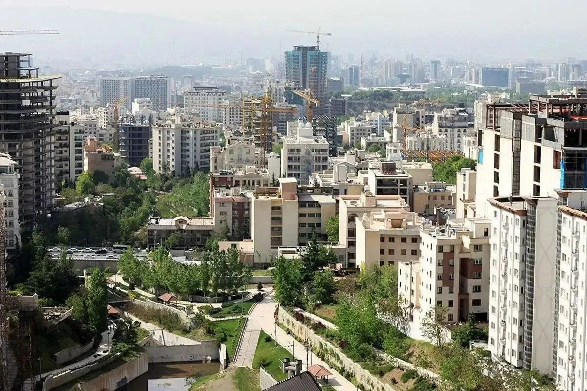 یک کارشناس بازار مسکن: قیمت ساخت هر متر مربع ساختمان به ۶۰ میلیون تومان رسیده/ اگر همین حالا جنگ تمام شود، تنگه هرمز را داشته باشیم و ۳۰۰ تریلیارد دلار هم سرمایه وارد کشور شود، افزایش قیمت ملک متوقف نخواهد شد