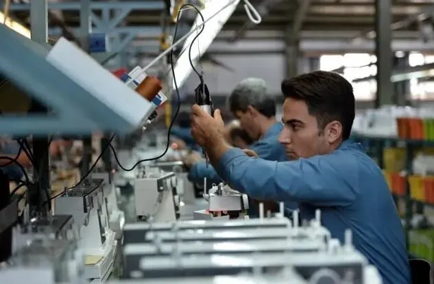 تغییر روز تعطیلی کارخانهها به جای قطع برق؛ شرط مهم برای حفظ حقوق کارگران
