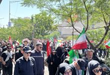 حضور اسحاق جهانگیری در مراسم تشییع رهبر شهید با پوشش متفاوت+ عکس