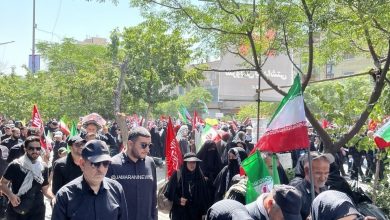 حضور اسحاق جهانگیری در مراسم تشییع رهبر شهید با پوشش متفاوت+ عکس