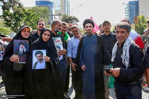 حضور نوادگان حجت الاسلام والمسلمین سید احمد خمینی(ره)"فرزند بنیانگذار جمهوری اسلامی ایران"در مراسم تشییع قائد شهید