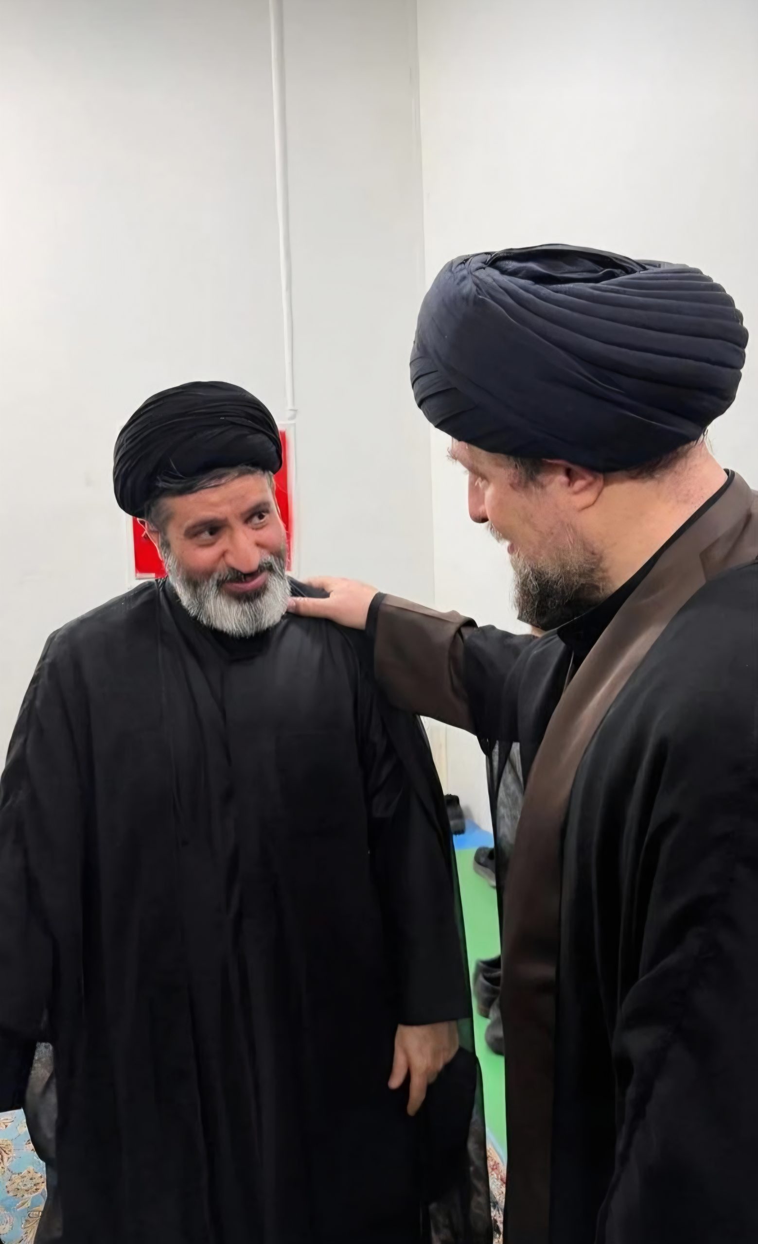 قاب وحدت و همدلی؛ یادگار امام در کنار فرزندان رهبر شهید