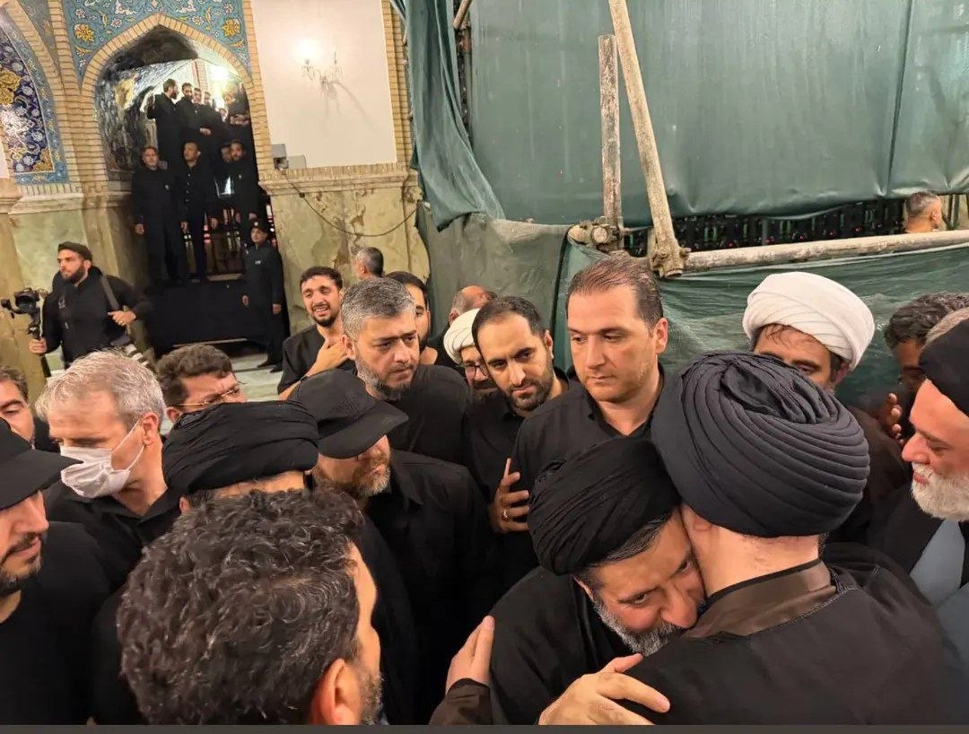 قاب وحدت و همدلی؛ یادگار امام در کنار فرزندان رهبر شهید