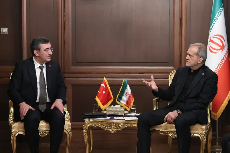 دیدار معاون رئیس جمهور ترکیه با رئیس جمهور؛ پزشکیان: از همکاری‌ها و حمایت‌های ترکیه در دوران جنگ قدردانی می‌کنیم