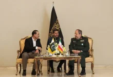 سرپرست وزارت دفاع در دیدار با فرمانده ارتش پاکستان: ایران به درخواست کشور‌های دوست و همسایه و با هدف اثبات حسن نیت، یادداشت تفاهم را امضا کرد، اما هرگونه نقض آتش‌بس با واکنش لازم و قوی ما همراه خواهد بود
