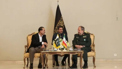 سرپرست وزارت دفاع در دیدار با فرمانده ارتش پاکستان: ایران به درخواست کشور‌های دوست و همسایه و با هدف اثبات حسن نیت، یادداشت تفاهم را امضا کرد، اما هرگونه نقض آتش‌بس با واکنش لازم و قوی ما همراه خواهد بود