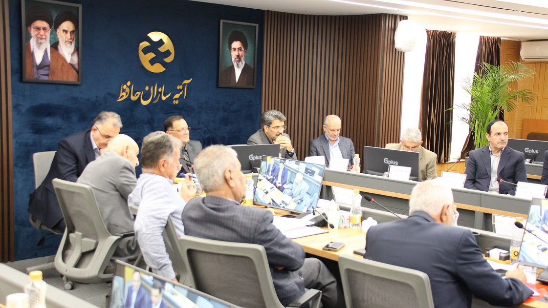  هم‌اندیشی دکتر ادیانی با تعدادی از رؤسای کانون‌های بازنشستگان آموزش و پرورش