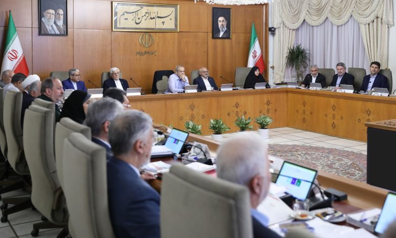 پزشکیان: عزل و نصب مدیران باید علمی و شاخص‌محور باشد؛ همزمانی این تاکید با تغییر مدیرعامل تامین اجتماعی