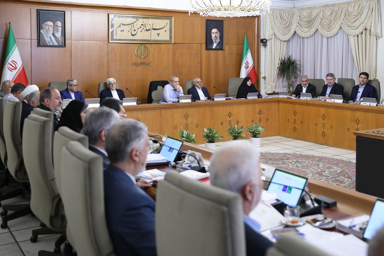 پزشکیان: عزل و نصب مدیران باید علمی و شاخص‌محور باشد؛ همزمانی این تاکید با تغییر مدیرعامل تامین اجتماعی
