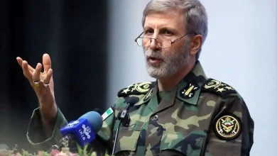 سرلشکر حاتمی، فرمانده کل ارتش: اگر هر نیروی ایرانی بتواند یک نیروی آمریکایی متجاوز را دستگیر کند یا بکشد، ‏از طرف مردم ایران جایزه ۳۰ هزار‌ دلاری دریافت خواهد کرد