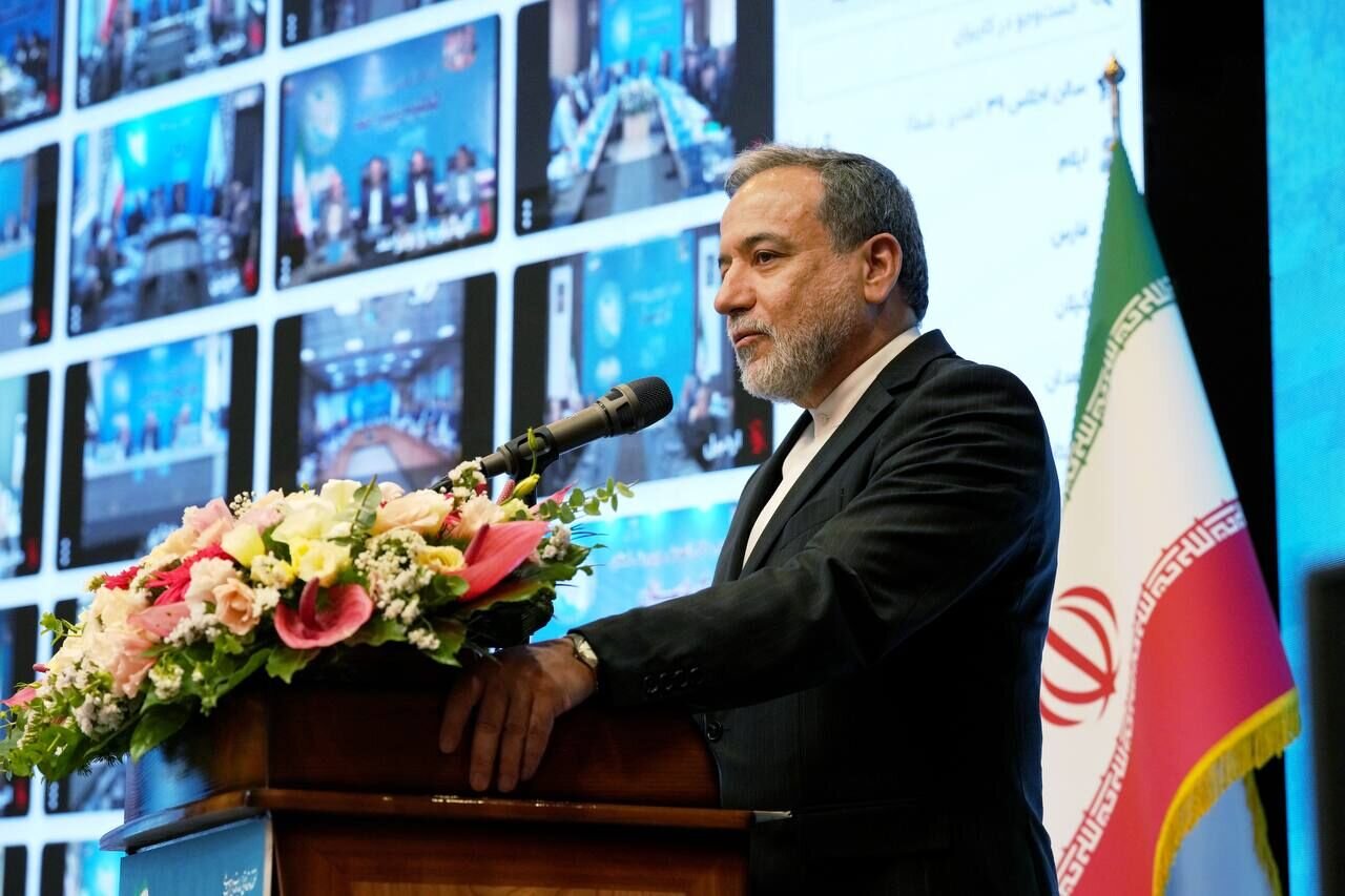 عراقچی: دیپلماسی بدون قدرت نظامی پیش نمی‌رود؛ میدان و دیپلماسی در کنار هم هستند/ «تسلیم بدون قید و شرط» ایران در جنگ محقق نشد