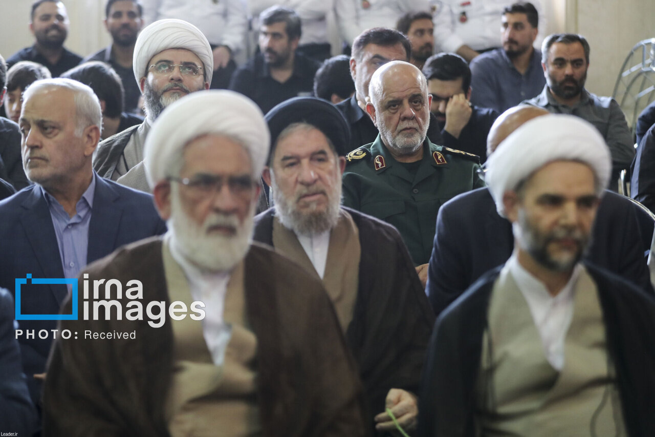 فرمانده و جانشین فرمانده نیروی قدس در مراسم چهلم رهبر شهید/ حضور سردار قاآنی با لباس شخصی/ عارف و محسن هاشمی هم آمدند+ تصاویر