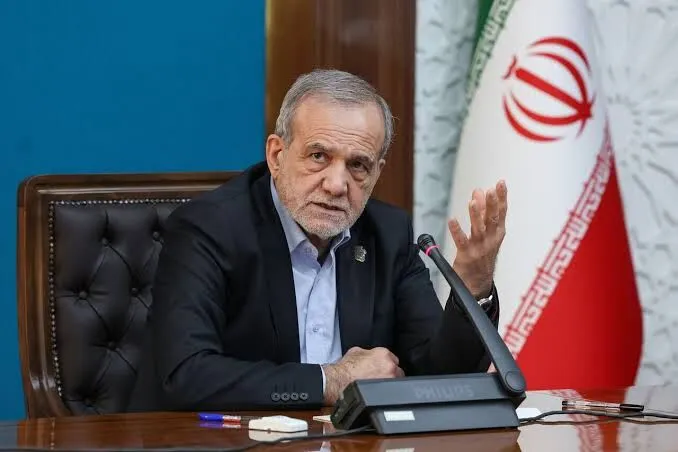 پزشکیان: اجازه ندهید جریان‌های تفرقه‌افکن فضای عمومی کشور را تحت تأثیر قرار دهند / هرچه انسجام ملی تقویت شود، مسیر پیشرفت هموارتر خواهد شد / نباید به نام دفاع از رهبری، تصویری غیرواقعی از ایشان به جامعه ارائه شود