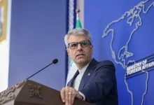 بقایی: تفاهم با عمان به معنای بازگشایی تنگه هرمز نیست